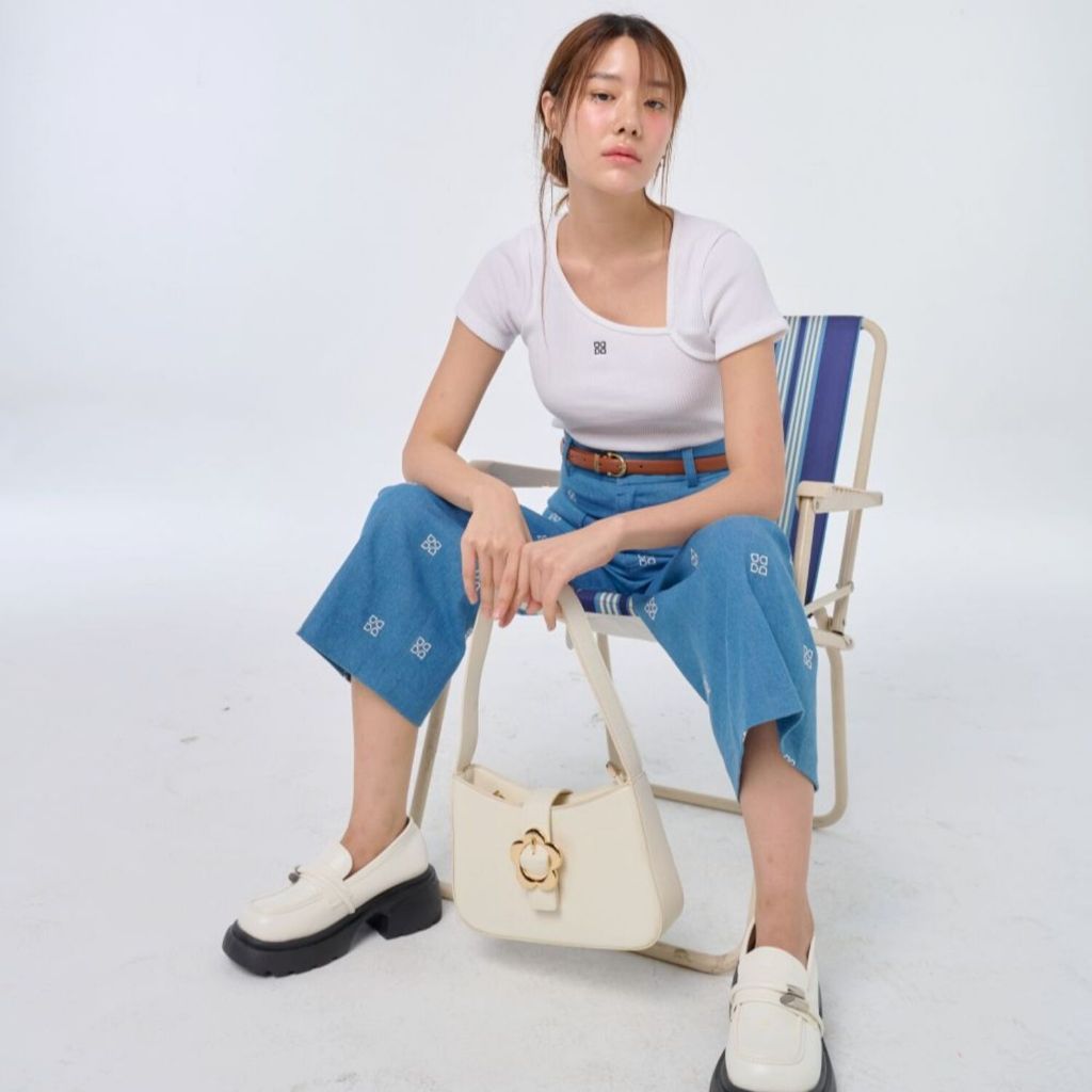 HIGH-WAIST DENIM PANTS กางเกงยีนส์ขากระบอก ดีเทลปัก (ราคาเฉพาะกางเกง)