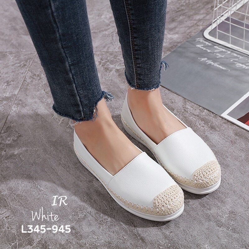 อยู่ไทยส่งไว/ขนาดมาตรฐาน/รองเท้าสลิปออนแฟชั่นผู้หญิงหนังนิ่ม l345-945 มีกล่อง