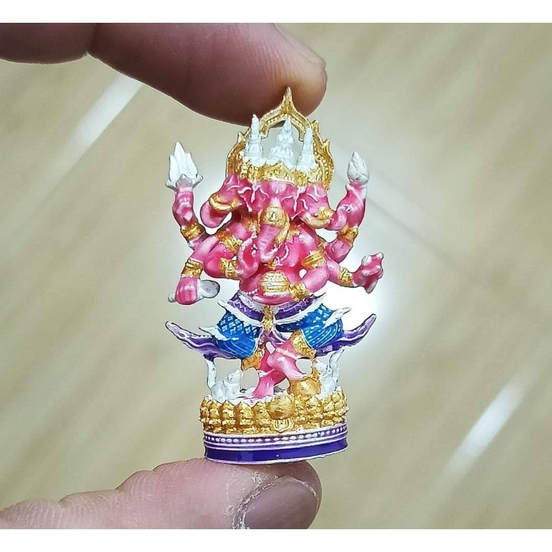 พระพิฆเนศ🕉️  ๓ เศียร ๖ กร รุ่น คเณศบารมีท่านอาจารย์เลี้ยง ธีรวโร  วัดจอมเกษ จ.อยุธยา