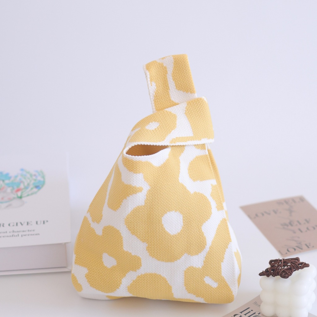 *พร้อมส่ง* กระเป๋าถือถัก ใบเล็กน่ารักใส่ของจุกจิก นุ่มนิ่มหนา ซักได้
