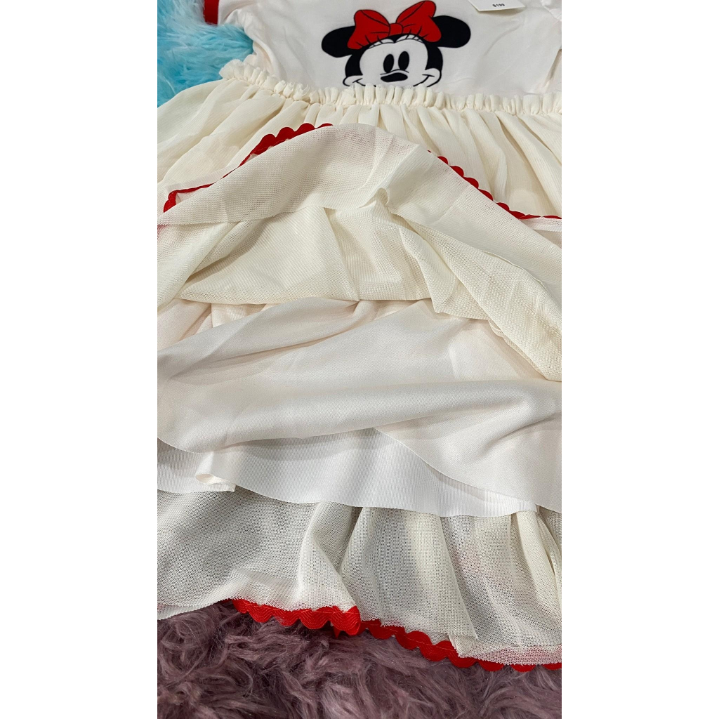 พร้อมส่ง ชุดเดรสมิกกี้ งานสวยๆเลยจ้า ตัวเสื้อผ้าไหมนม นิ่มใส่สบาย กระโปรงผ้าตาข่าย 3 ชั้น แต่งขอบ - รูปที่ 5