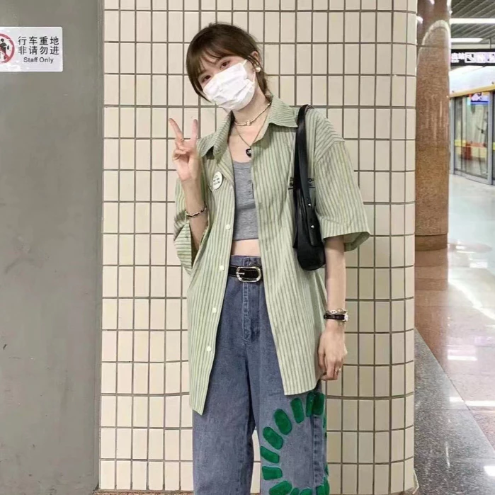 aililai1688 เสื้อเชิ้ตแขนสั้น ลายริ้วลายทาง สีเขียวพาสเทล น่ารักมินิมอล สไตล์เกาหลี เกร๋ๆ สั่งเลยจ้า