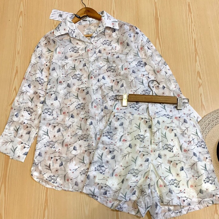 สินค้าแนะนำ 𝑨𝒍𝒊𝒄𝒆 SET ชุดเซ็ตสไตล์เกาหลี เนื้อผ้าซีฟอง แต่งลายสุดน่ารัก เสื้อเชิ้ตแขนยาว+กางเกงขาสั้น