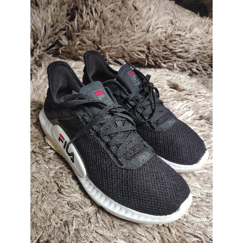 รองเท้ามือสองFilla แท้ สีดำ(Size41/25.5cm.)สภาพดี ใส่สบาย