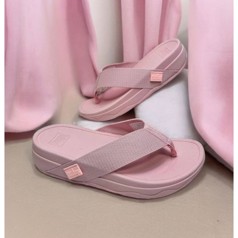 รองเท้าแตะ Fitflop สำหรับผู้หญิง และผู้ชาย หูนีบลายจุดมาใหม่ เป็นงาน2ชั้น สายเป็นผ้านิ่ม สวมใส่ สบาย งานสวยมากๆค่ะ