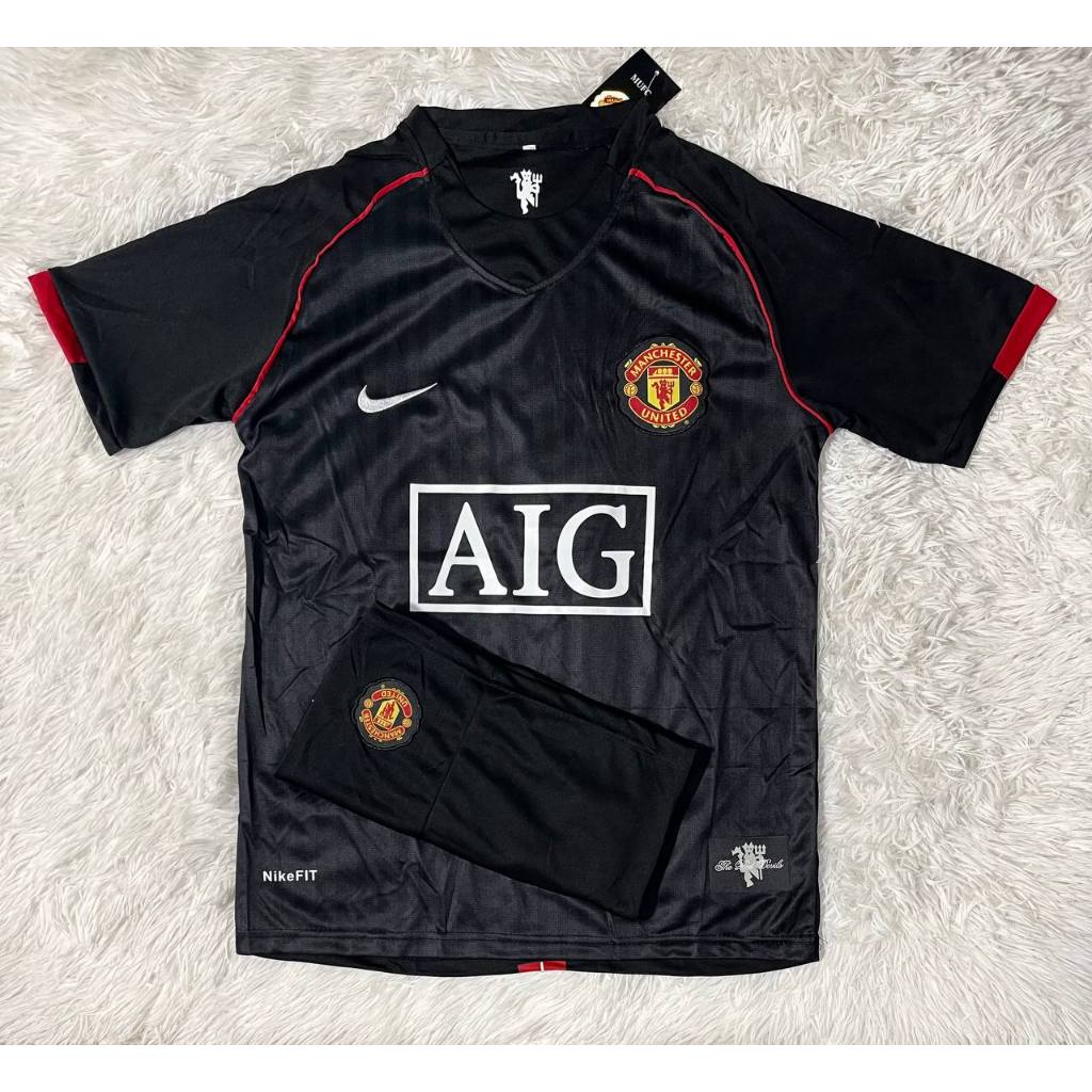 เสื้อฟุตบอล ทีมแมนยูยนต์ยก เสื้อพร้อมกางเกงชุดกีฬาเนื้อผ้าดีใส่สบาย