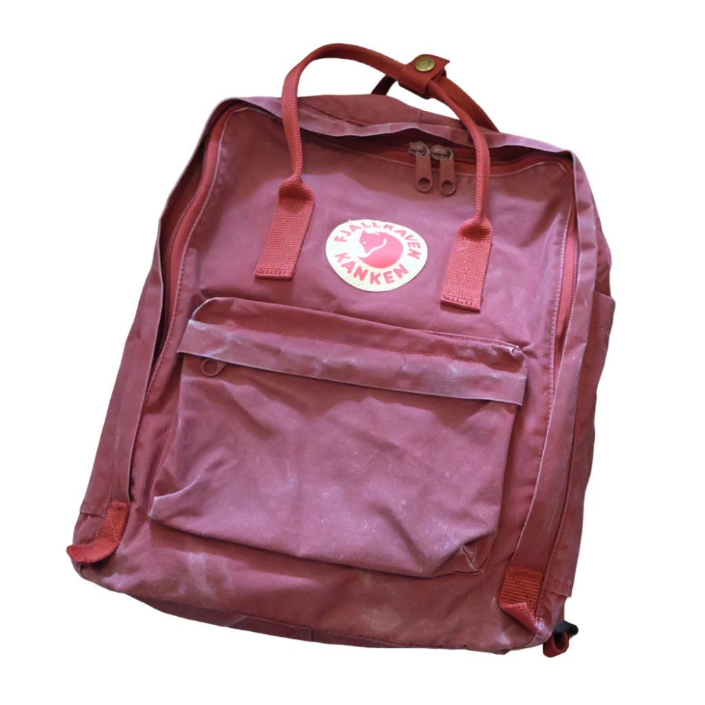 Fjallraven Kanken Classic Backpack กว้าง 15 นิ้ว ยาว 15 นิ้ว สีเเดงเข้ม มือสอง ของแท้