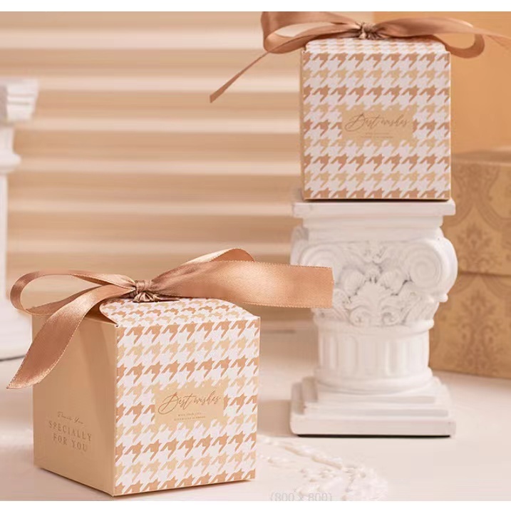 สินค้าใหม่ กล่องของขวัญ ของชำร่วย ใส่ขนม ลูอม งานแต่ง มีหูหิ้ว ลายบลูเบอรี่ มี 2 ขนาด
