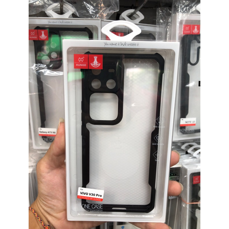 ((พร้อมส่ง)) เคสXUNDDแท้ % VIVO V30 pro V30เคสแบบกันกะแทกหลังใส ขอบข้างนิ่มสีดำ