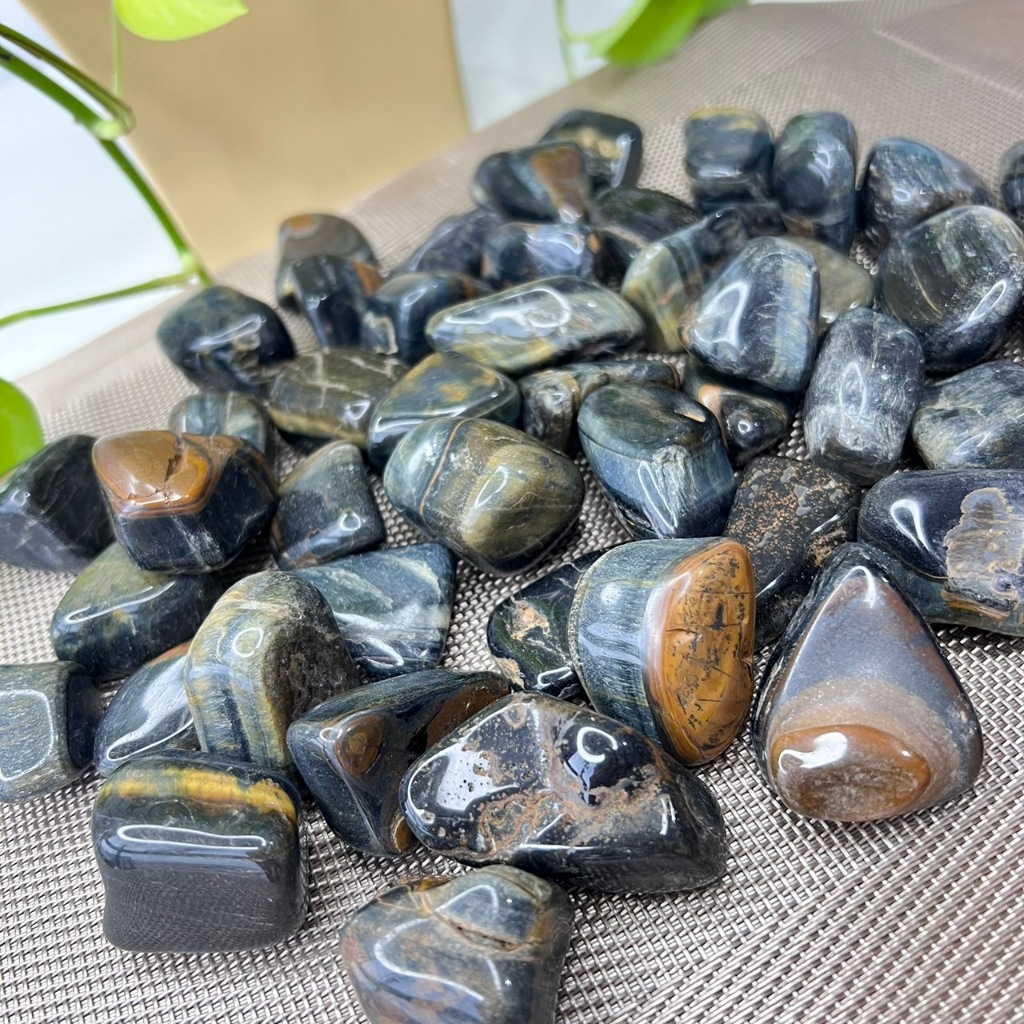 Hawk eye ขัดมัน หายากมากๆ แร่ดิบจากธรรมชาติ ( Eagle's Eye,Blue tiger eye,ตาเสือฟ้า) หินสะสม หินหายาก
