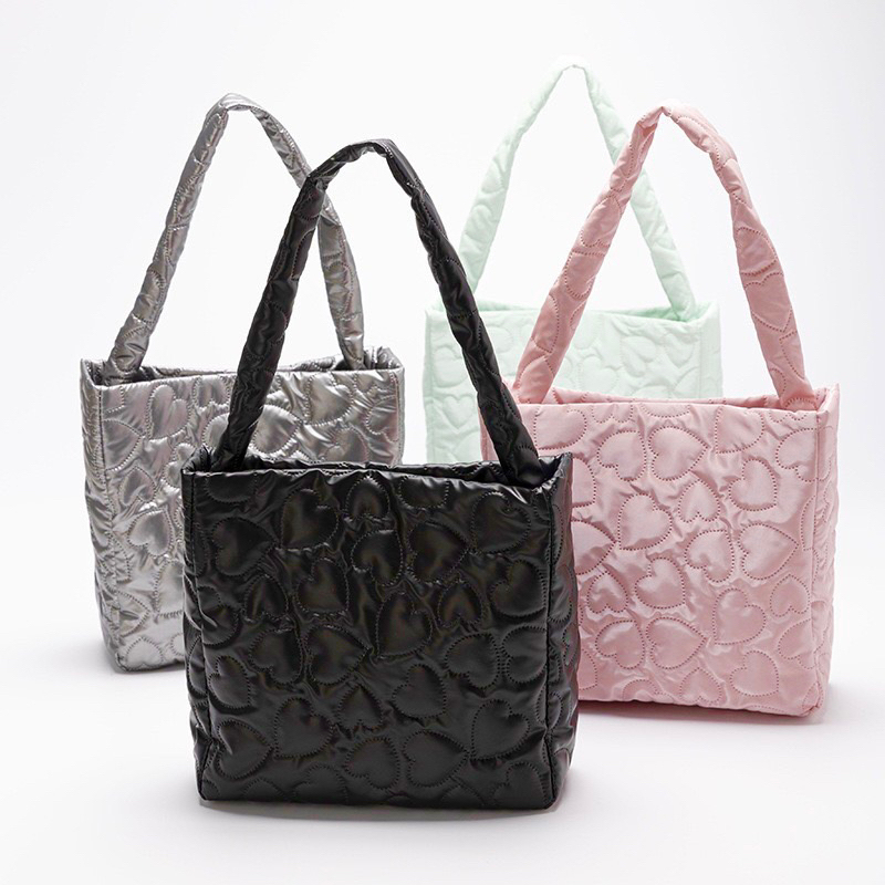 กระเป๋าถือ 🇹🇭EAZY Soft Heart Hand Bag V2 ขึ้นไหล่ได้ นุ่มนิ่ม ลายหัวใจ สีพื้น สไตล์เกาหลี รุ่นปี2025