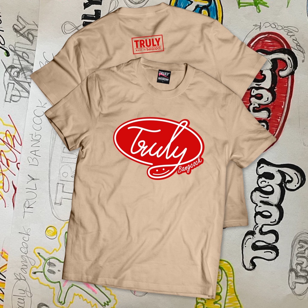 TRULY เสื้อยืดลาย ทรูลี่แลนด์ แดนสไมล์ ใส่นม สีกากี