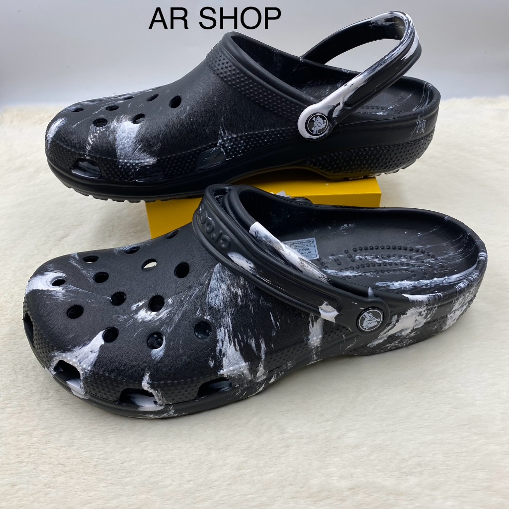 รองเท้าแบบสวม Crocs Classic ลายใหม่สำหรับ ผู้หญิงและผู้ชาย งานสวยน้ำหนักเบามากใส่ทนใส่สบายใส่แล้วไม่เจ็บเท้าค่ะ