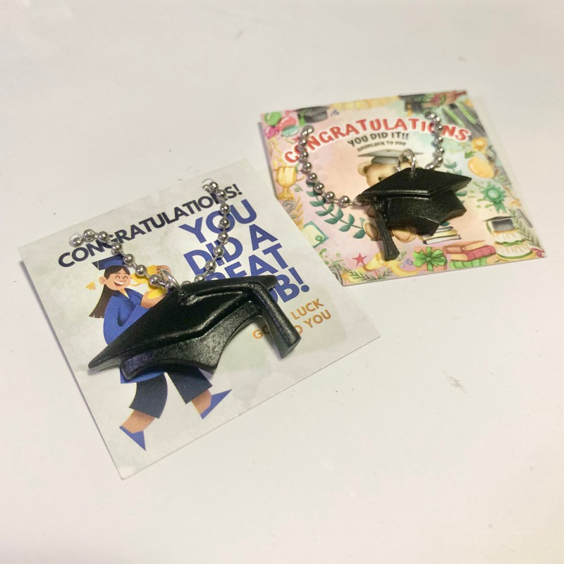 (พร้อมส่ง) พวงกุญแจ รูปหมวกปริญญา ปัจฉิม