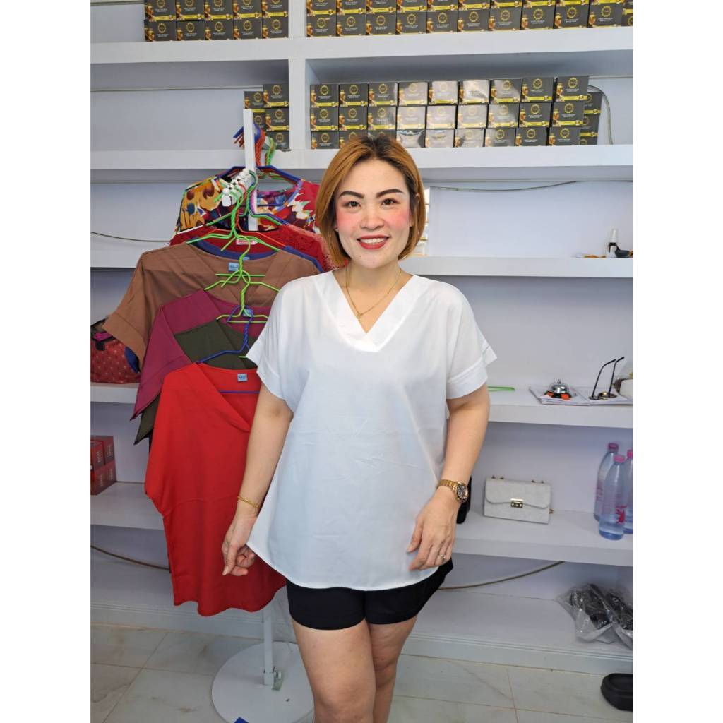 ข9//เสื้อคอวีพื้นผ้าไหมอิตาลีฟรีไซร์38-46นิ้ว ยาว25นิ้วหน้าผ้า46นิ้ว ราคา119บาท