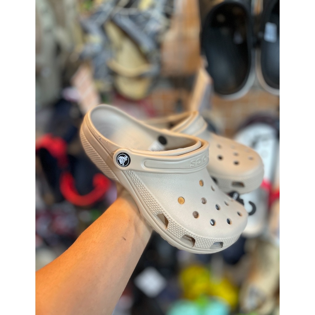 รองเท้า Crocs classicแบบสวมสำหรับผู้หญิงและผู้ชายงานสวย 10 สี