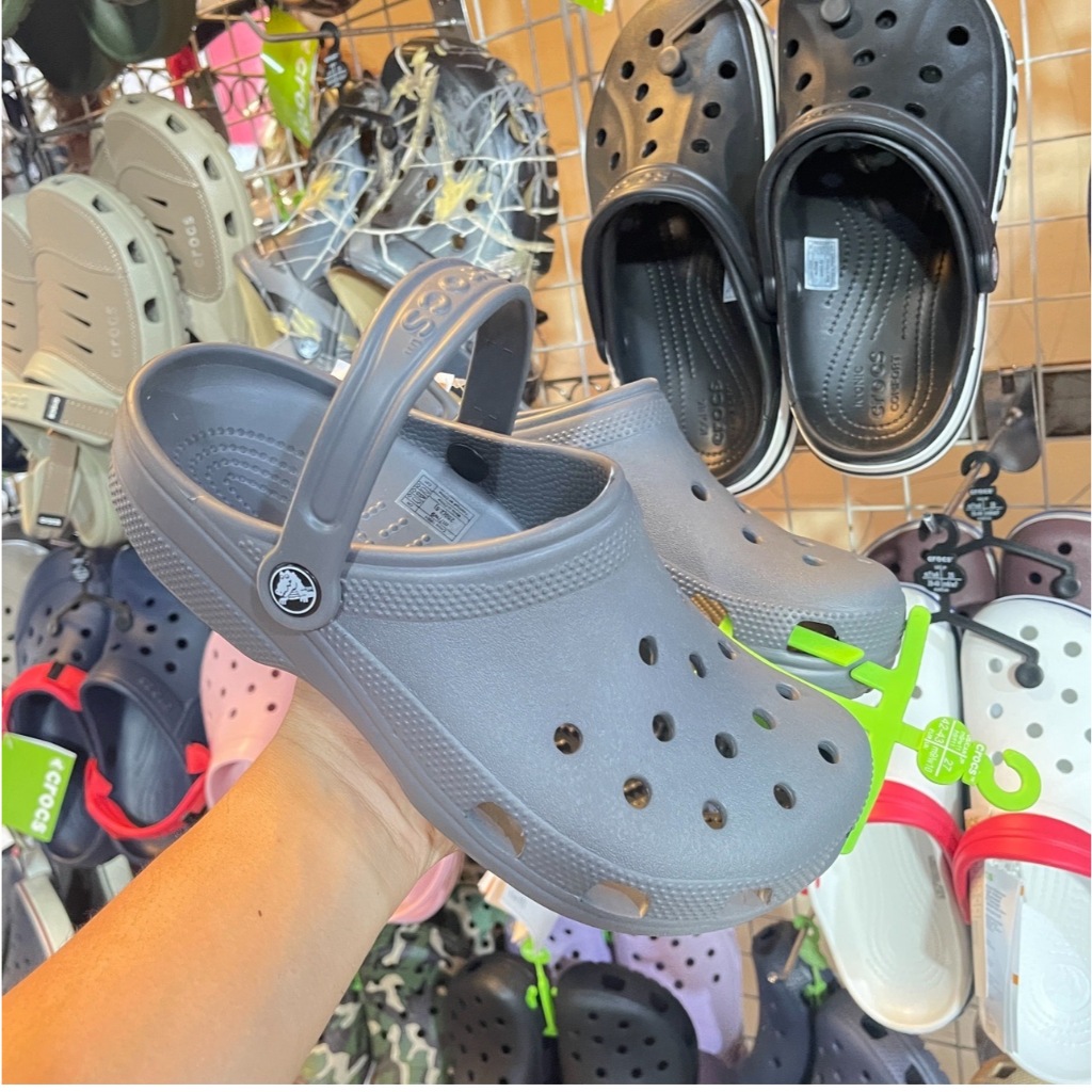 รองเท้า Crocs classicแบบสวมสำหรับผู้หญิงและผู้ชายงานสวย 10 สี