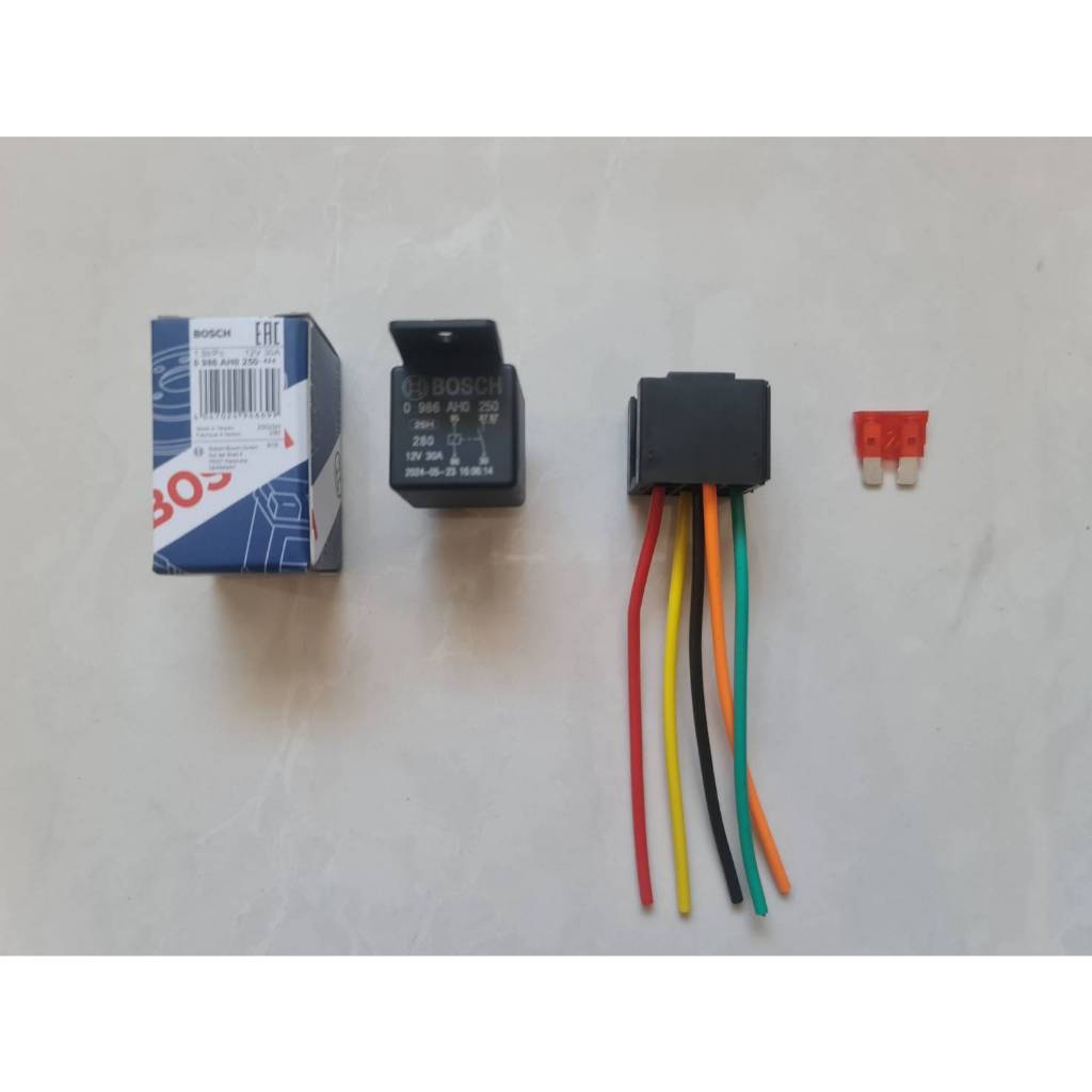รีเลย์+ปลั๊ก+สาย+(ฟิวล์เสียบใหญ่คละขนาด)  12V 5 ขา BOSCH แท้ ราคาชุดละ 75 บาท