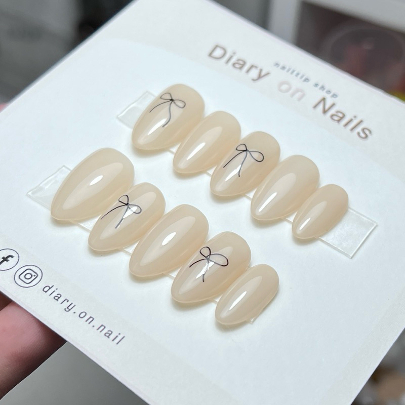 เล็บปลอมเจลแท้ ไซรัปสีครีม ติดโบว์สุดคิ้วท์ น่ารักแบบหวานๆ#โทนสีไซรัปสีครีม#โทนสีสุขภาพดี
