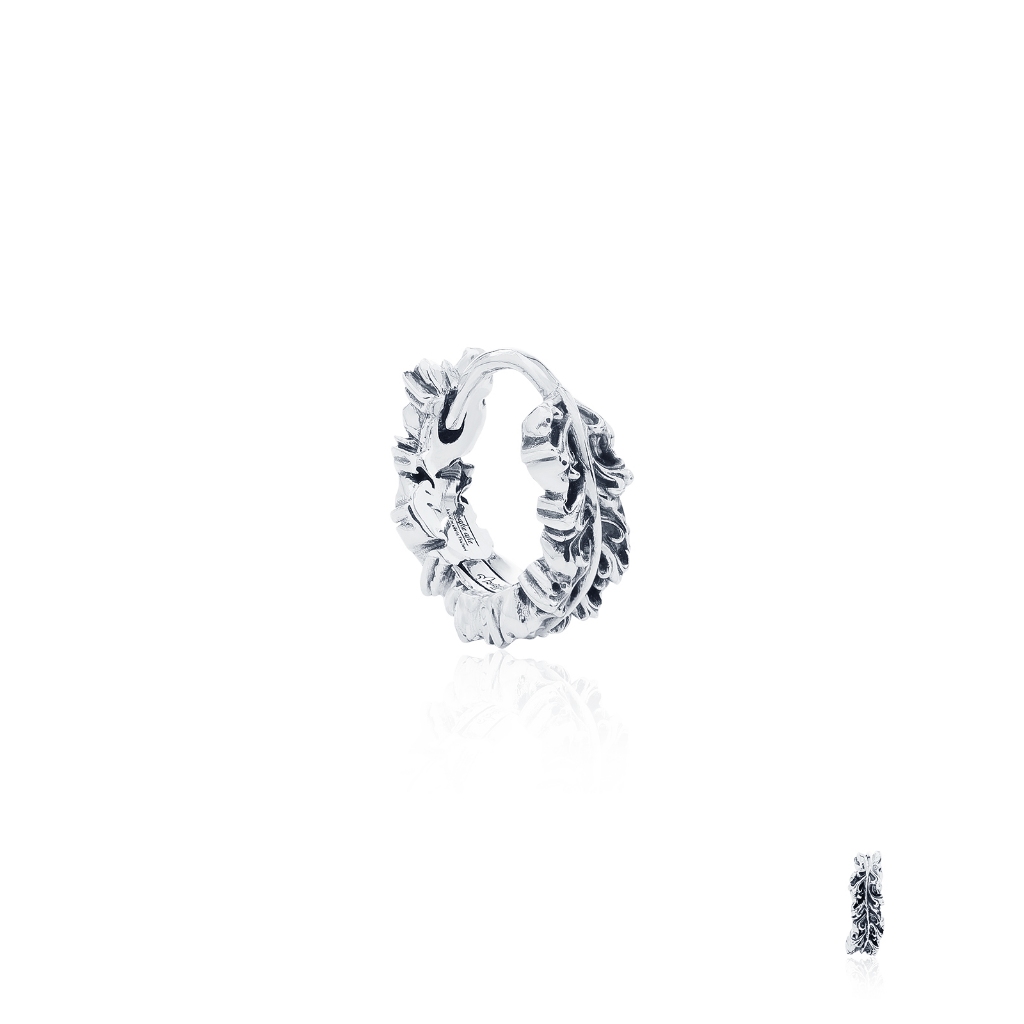 AKE AKE Raven Huggie Earring ต่างหูห่วงเงินแท้ 925 ทำมือแกะลายขนนกอีกาสุดดุดัน จำหน่ายต่อชิ้น/ข้าง