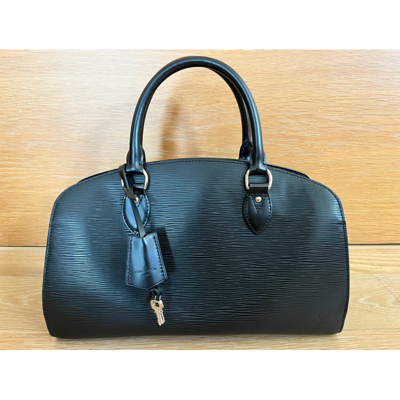 กระเป๋ามือสองของแท้ Louis Vuitton Epi Bag