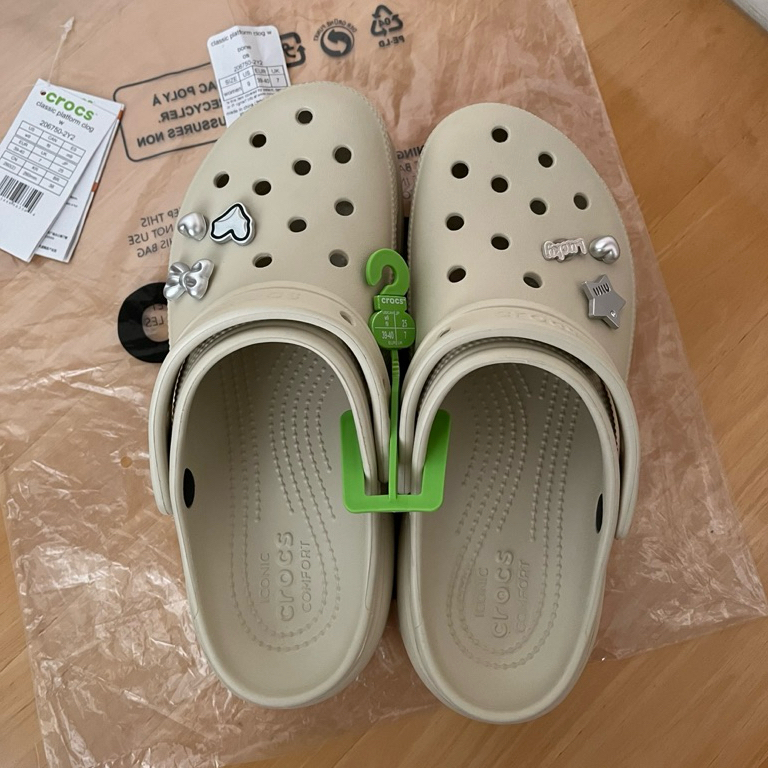 crocs platform สี bone