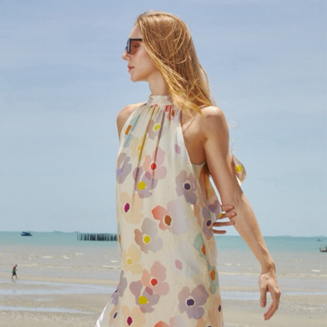 BIRUCHU CRUISE HALTER DRESS : เดรสยาว ดีเทลคล้องคอ มีซับใน เดรสไปทะเล ลายดอก สีเหลือง