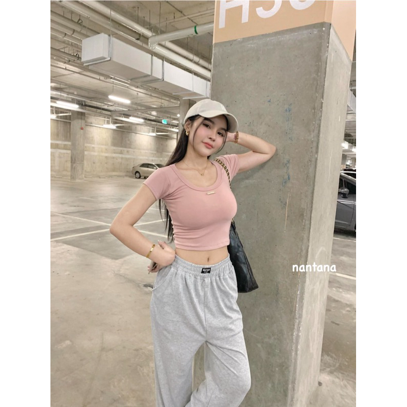 Phapassz - เสื้อยืดยูนิโคล่ คอปตัวยาว ใส่สวยพรางหุ่นสุดๆ เรียบแต่ไฮ ใส่แมท อะไรก้เริสส Nantana