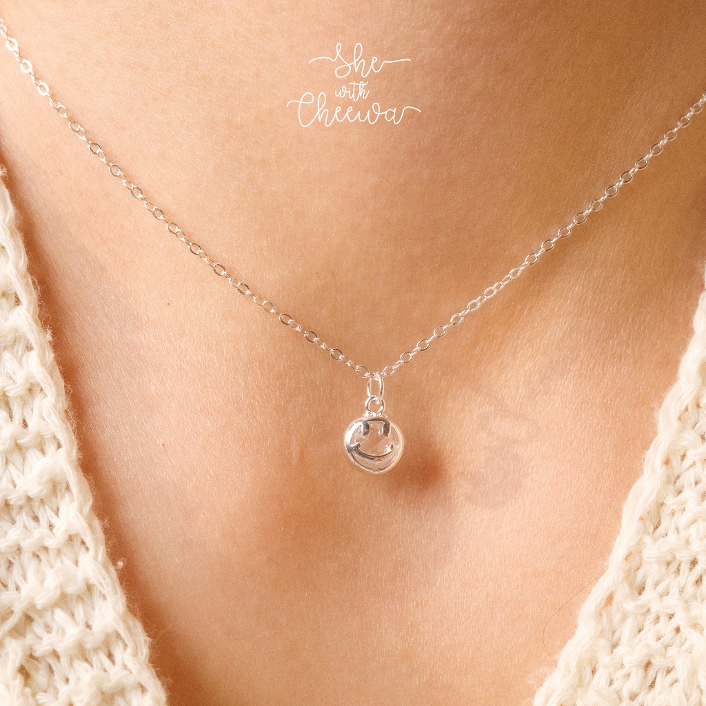 She with Cheewa | silver925 | smile necklace สร้อยคอเงินแท้ มินิมอล ห้อยจี้คริสตัล รูปหน้ายิ้ม