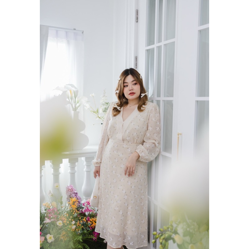 BBWshopเดรสครีมลายดอก