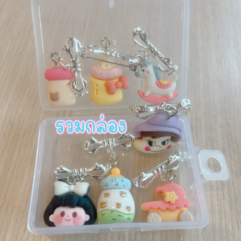 เข็มกลัดกล่องละ 100 บาทมีกล่อง