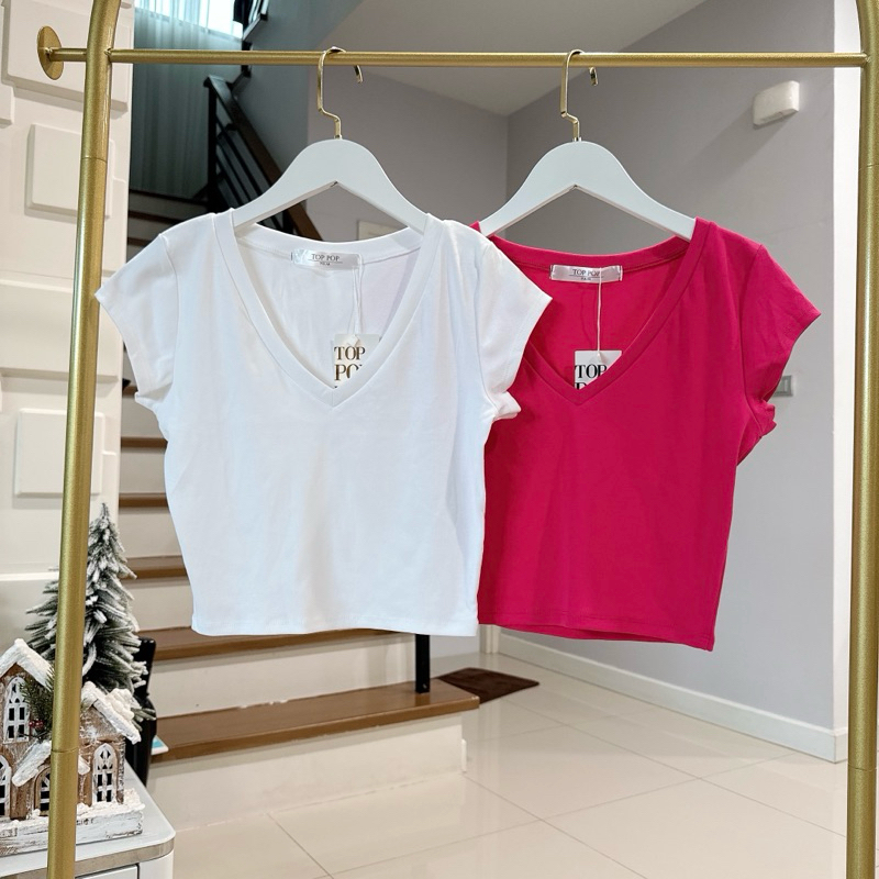 คอลใหม่ V neck เสื้อcrop คอวีทรงสวย แมทช์ง่าย ผ้ายูนิสุดฮิต 2ตัวส่งฟรี [ส่งไว] Lady