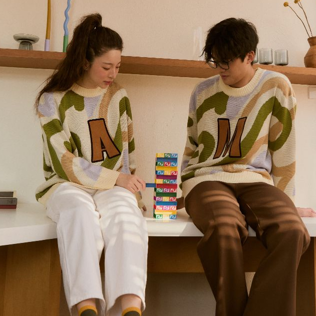 Ribbon Sweater รุ่น Sweater ทอลายเส้น สามารถเลือกตัวอักษร A-Z ได้