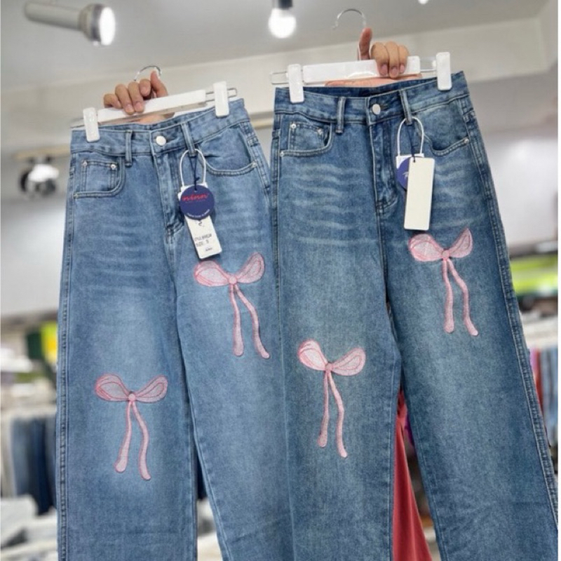 Nina jeans 👉 (S-4XL)  กางเกงยีนส์ทรงกระบอก ปักโบว์ 🎀 ผ้าไม่ยืด เกาหลี เกาใจ