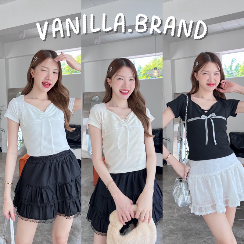 เสื้อแขนสั้นผ้ายืด แต่งลายฉลุในเนื้อผ้า -ttm / VB0430