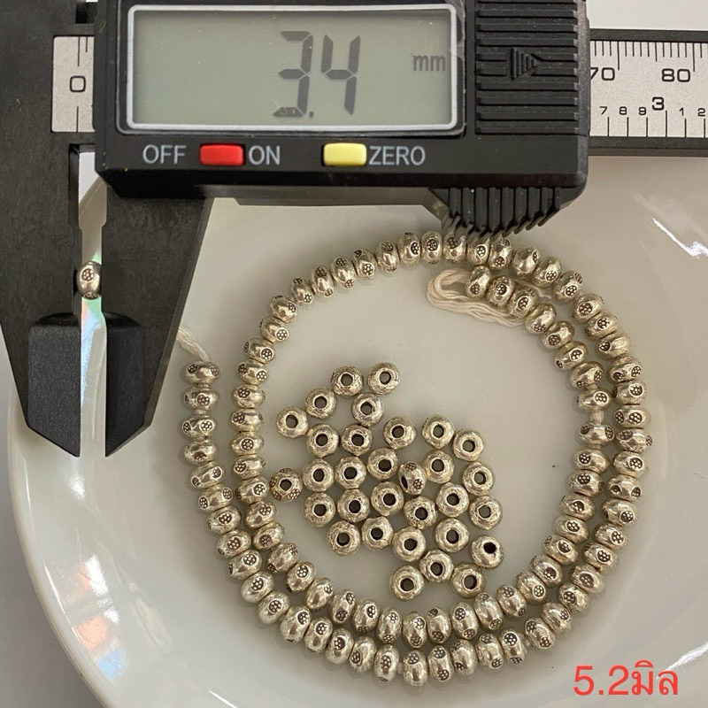 ลูกปัดเงินแท้ลายจุด ขนาด 3.6,4.3,5.2 มิล ขนาดแต่ละเม็ดอาจจะเหลื่อมกันบ้างเพราะเป็นงานทำมือ งานฝีมือ - รูปที่ 3