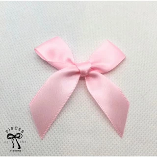 【50 ชิ้น】/【100 ชิ้น】โบว์สำเร็จรูปผ้าซาติน โบว์ตกแต่ง DIY ขนาด 3 x 4.5 cm. [BW-0001]