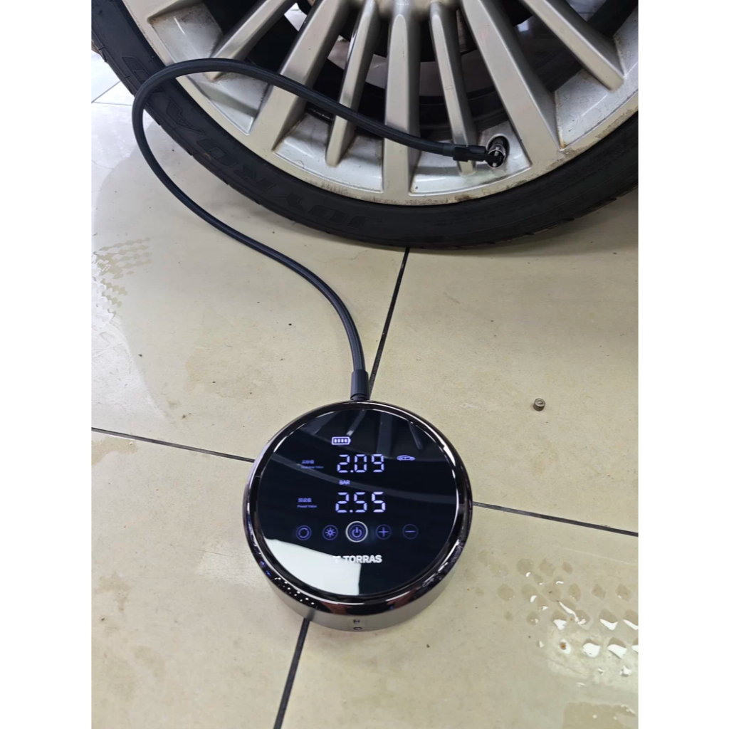 Tire inflator Portable Car tire pump buid in Battery 7500 mAh up to 16 tires