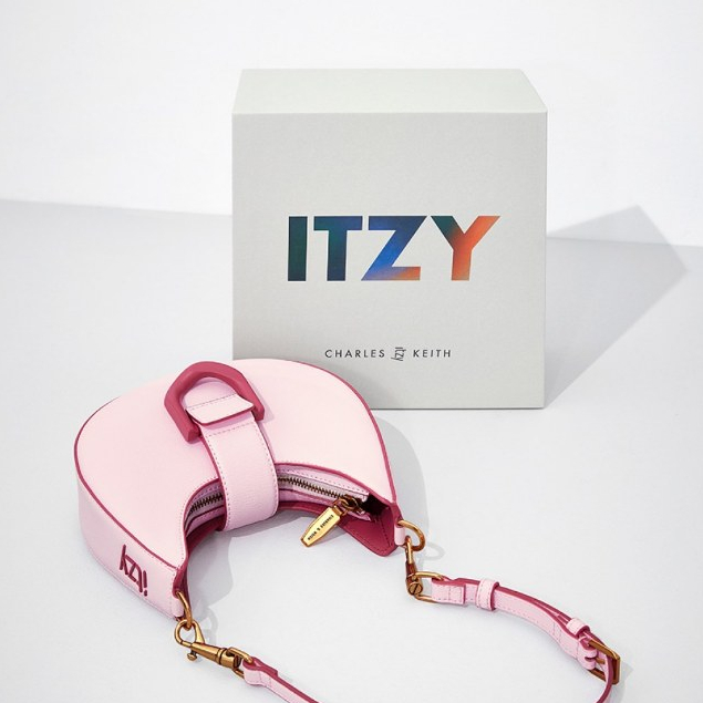ITZY X CHARLES KEITH: ITZ MINE COLLECTION  Gabine Belted Hobo Bag กระเป๋าถือผู้หญิง CK2-40781871