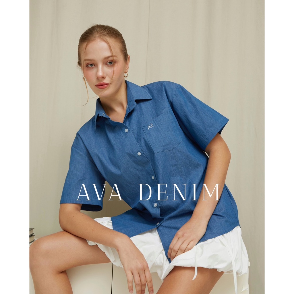 AVA DENIM เสื้อเชิ้ตยีนส์เเขนสั้น  แต่งกระเป๋าปักโลโก้แบรนด์สุดเก๋