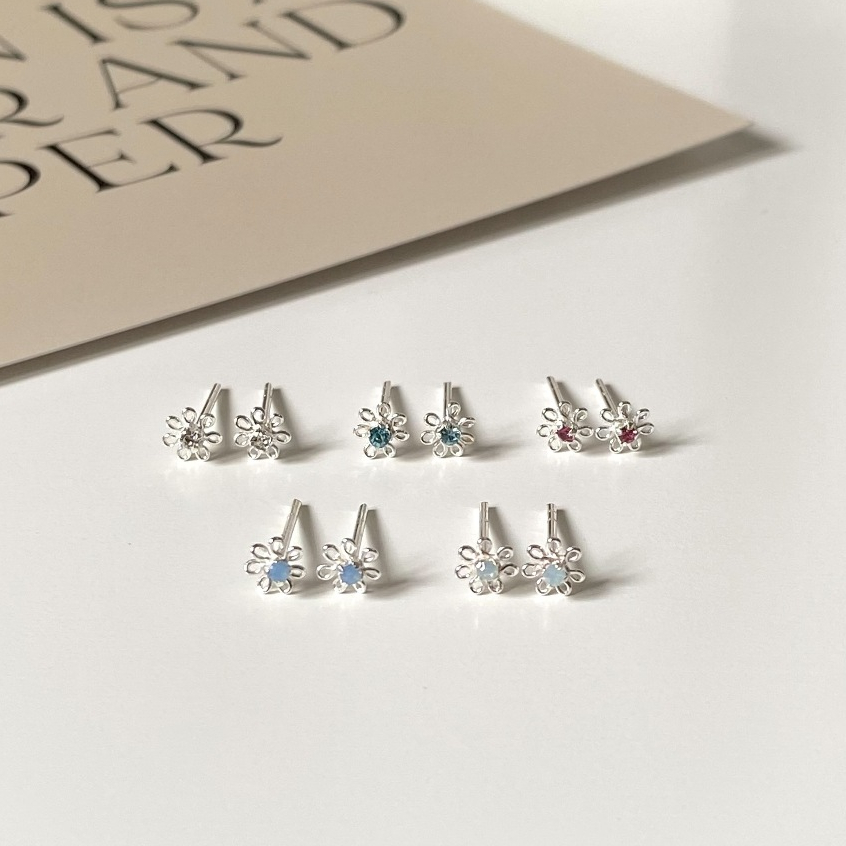 annita.silver - tiny flower crystal earring / ต่างหูดอกไม้จิ๋ว ต่างหูเงินแท้925  ต่างหูดัดลวดรูปดอกไม้ รูปที่ 3