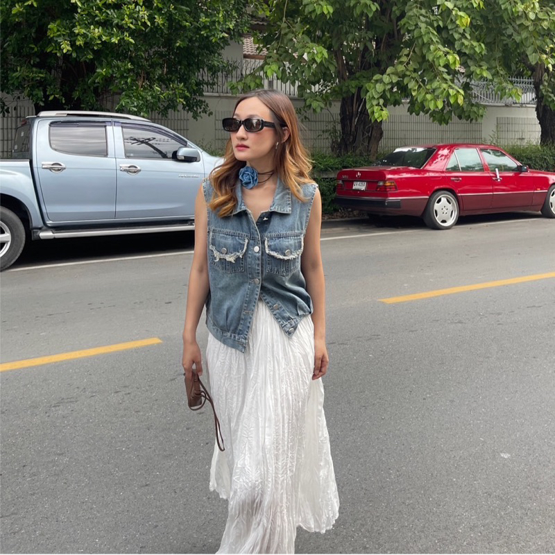 knockknock - PRIME VEST เสื้อกั๊กยีนส์ แต่งขอบกระเป๋ารุ่ย