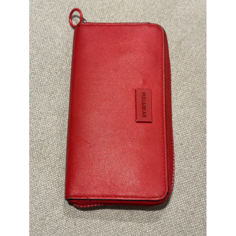 กระเป๋าสตางค์ใบยาว pull and bear สีแดง สภาพ 80%