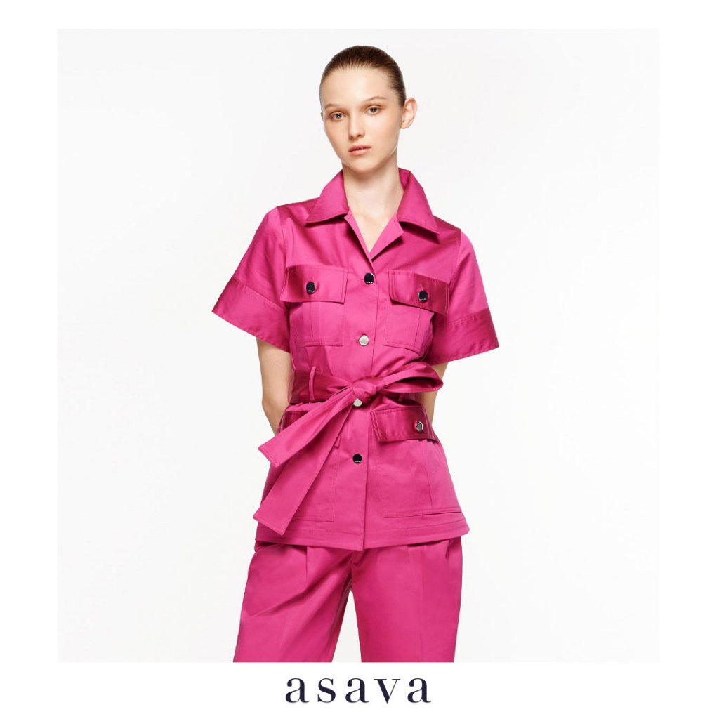 [asava ss24] Athena Safari Shirt เสื้อเชิ้ตผู้หญิง แขนสั้น แต่งกระดุมหน้า แต่งกระเป๋าและกระดุมบริเวณ