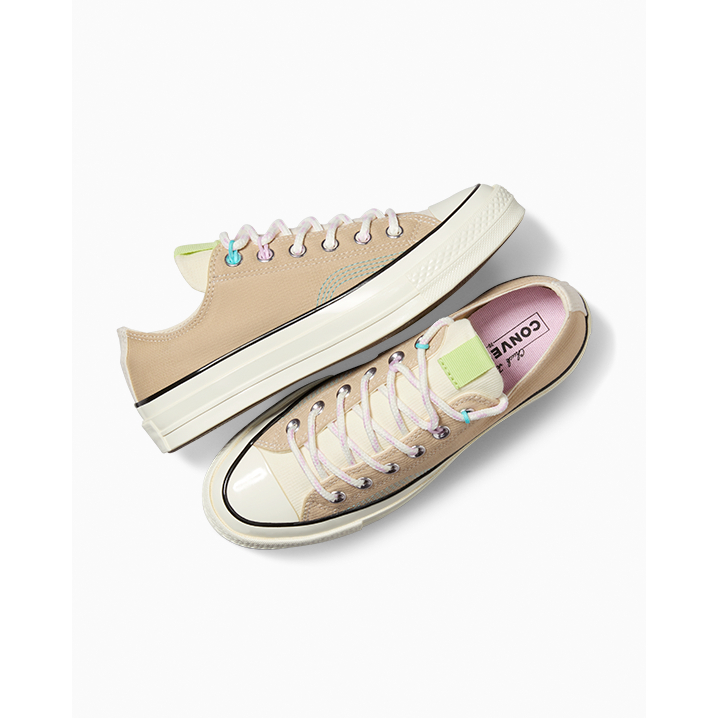 CONVERSE รองเท้าผ้าใบ รุ่น CHUCK 70 HIDE AND SEEK OX CREAM A07598CF_U4CMXX