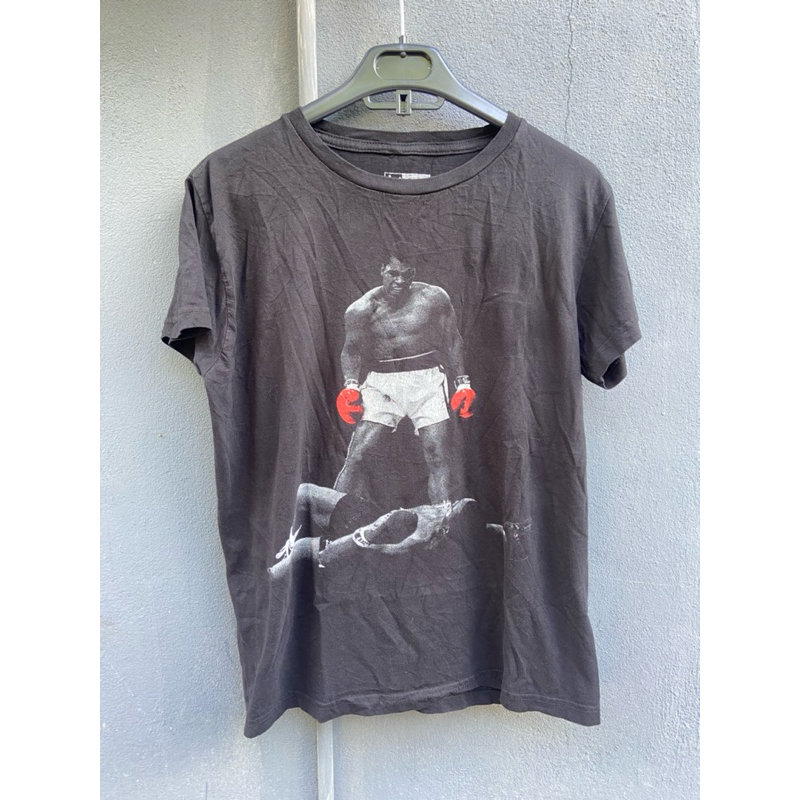 เสื้อมือสอง “มูฮัมหมัด อาลี” งานปั้มคอ Size:S อก18.5 ยาว23