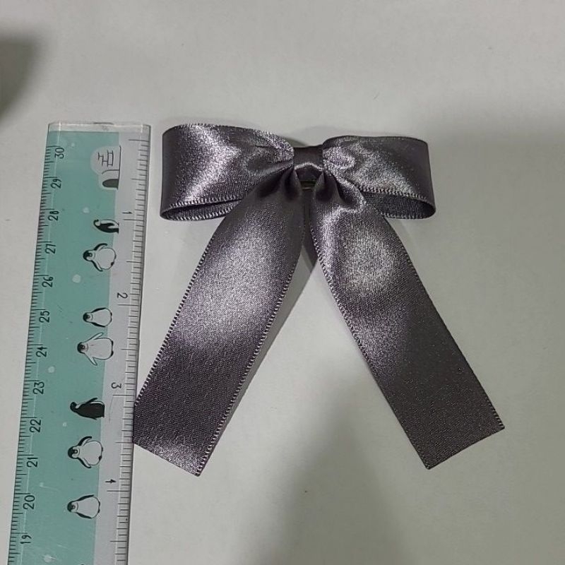โบว์นักเรียนผ้าต่วนสีเทาเกาหลี ขนาด 1 นิ้ว ขายเป็นคู่ - รูปที่ 5