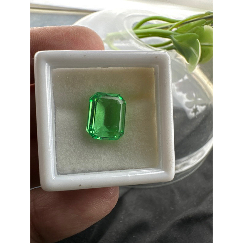 มรกต พลอย columbiaโคลัมเบีย Green Emerald 6 CARATS LAB CREATED GREEN EMERALD 10x8 MM 1 PCS