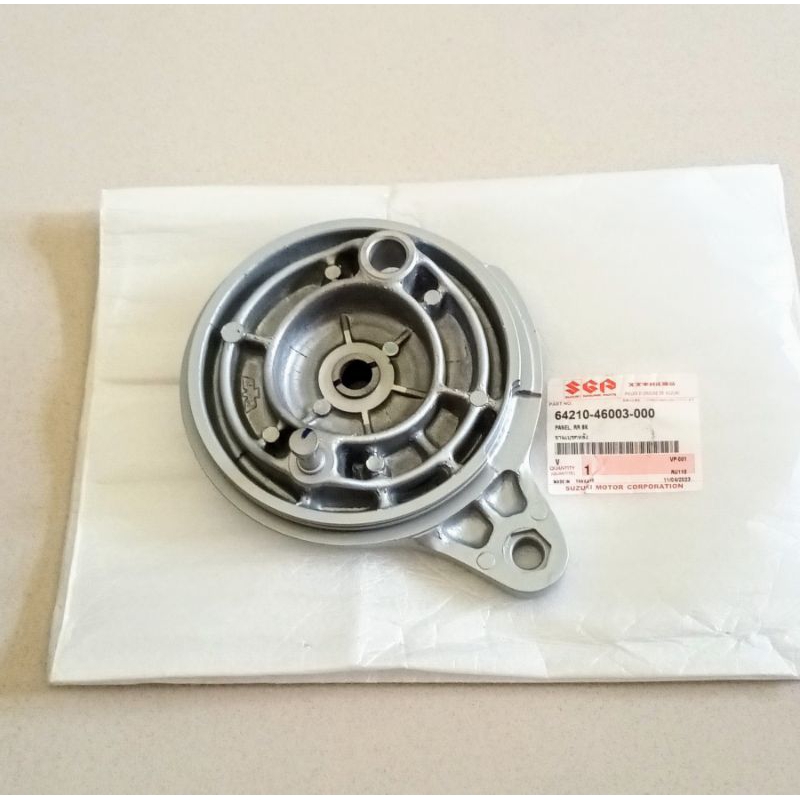 จานเบรคหลัง / ฝาครอบดุมหลัง SUZUKI RC100 RC110 คริสตัล แท้ศูนย์ (64210-46003-000) ราคา ถูกที่สุด ดีลบีเคเค แกลเลอรีภาพที่ 4