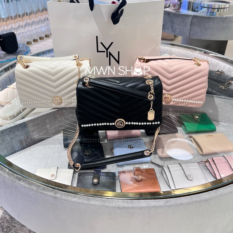 Lyn มีโค้ดลด30% caro m กระเป๋าสะพายข้าง สะพายไหล่ ของแท้จากชอป